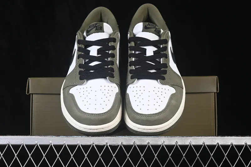 All categories Air Jordan Jordan series basketball shoes Air Jordan 1 Low G version pure original Air Jordan 1 Low OG "Medium Olive" AJ1 Joe 1 joint model olive green low-top retro culture basketball shoes HQ6998-200